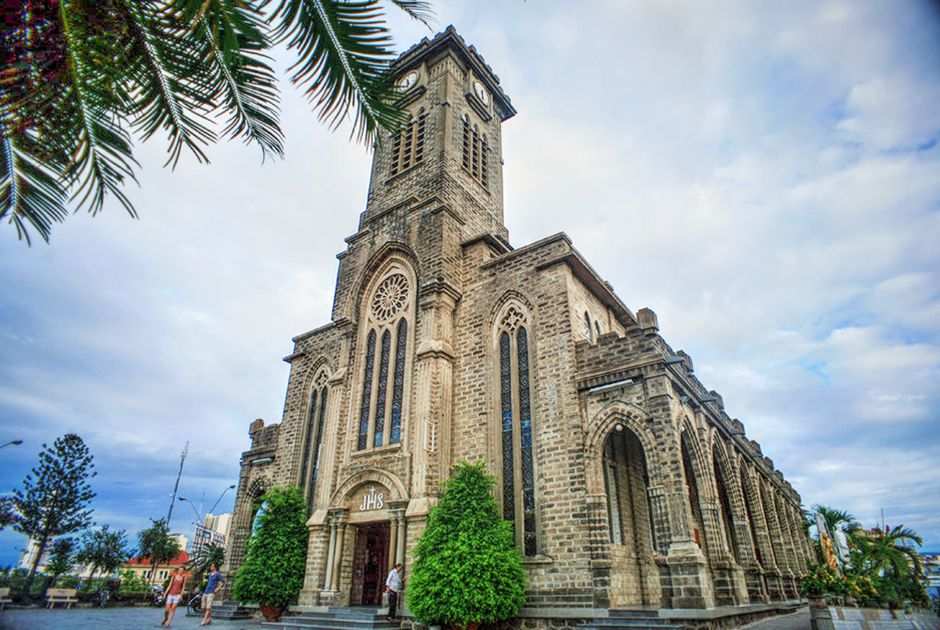 Nhà thờ đá Nha Trang - địa điểm du lịch tín ngưỡng không thể bỏ qua